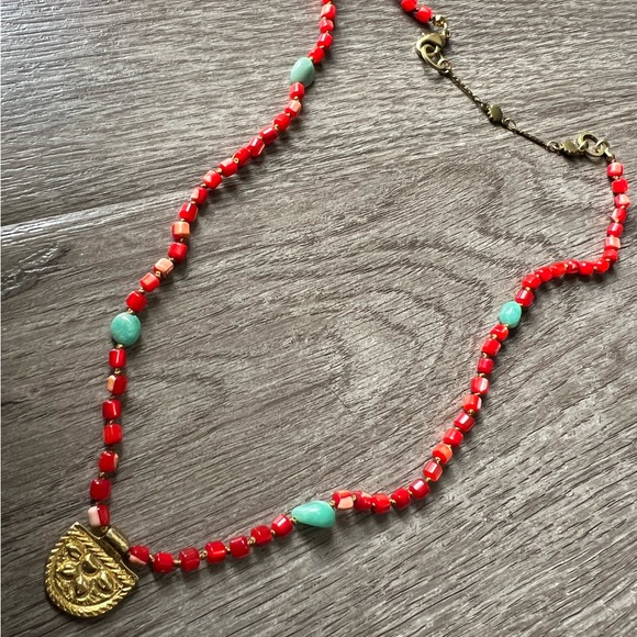 Handmade hand knotted vibrant red shaded mother of pearl layering necklace - Picture 4 of 11